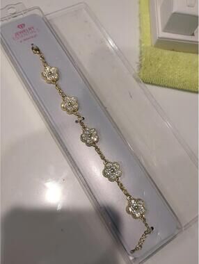 New Goldtone Flower Rhinestone Clover Bracelet Gold Tone 8"